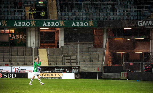 Fredrik Lundgren, Gais, tackas av när han byts ut i sin