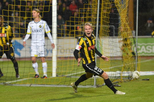 Oscar Lewicki, Häcken, jublar