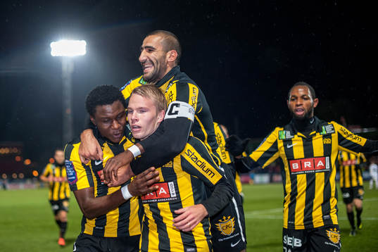 Oscar Lewicki, Häcken, gör 1-0, jubel Dominic Chatto,
