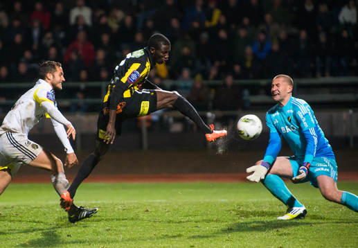 Dioh Williams, Häcken, blir avblåst för offside när han