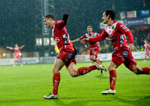 2-3, Matchhjälten Viktor Claesson, Elfsborg, grattas av