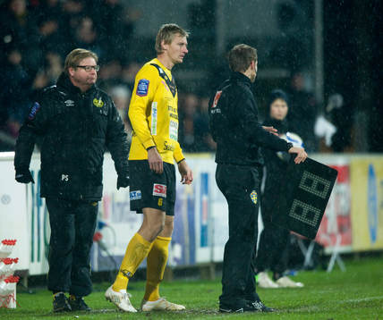 Patrik Rosengren, Mjällby, kommer in