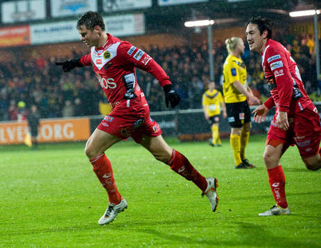 2-3, Matchhjälten Viktor Claesson, Elfsborg, grattas av