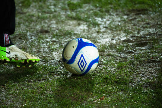 Fot, fotboll, regntung plan, vattensjuk plan