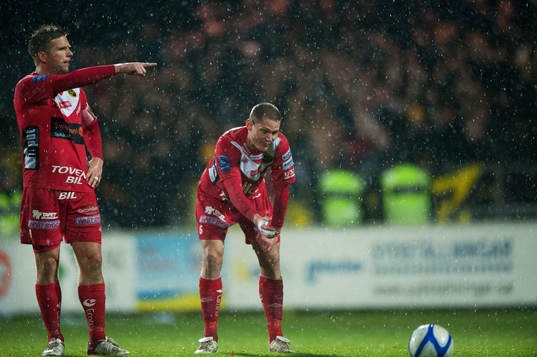 Anders Svensson och Jon Jönsson, Elfsborg, frispark