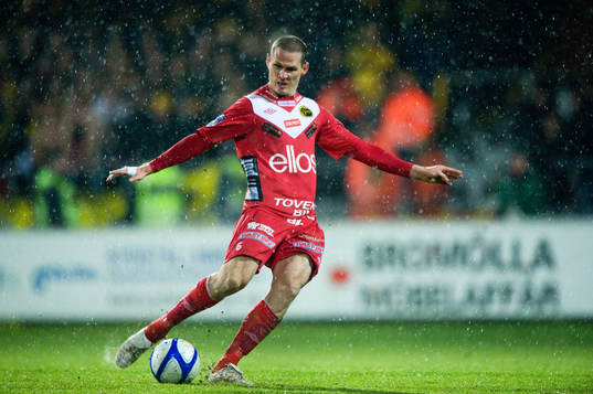 Jon Jönsson, Elfsborg, skjuter frispark