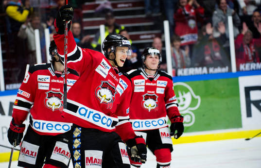 Robin Alvarez, Malmö Redhawks, gjorde fyra mål och jublar