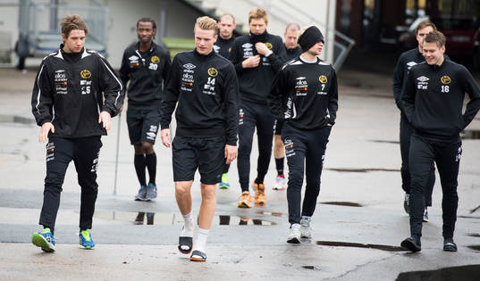 IF Elfsborg truppen på väg till presskonferensen