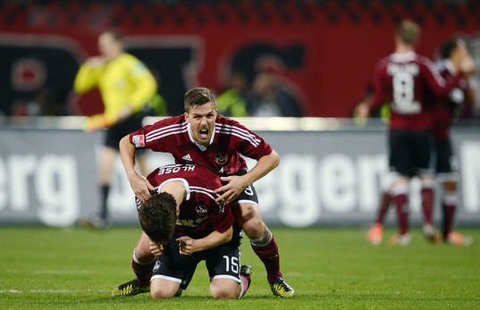 Jubel v.l. Timm Klose, Per Nilsson (Nuernberg)
