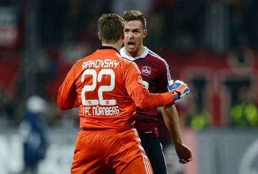 Jubel v.l. Torwart Patrick Rakovsky, Per Nilsson (Nuernberg)