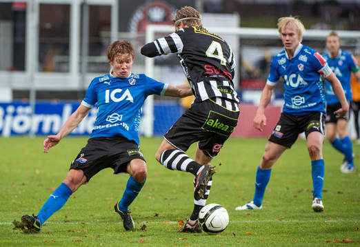 Johan Blomberg, Halmstad, stoppar Martin Rudolfsson,