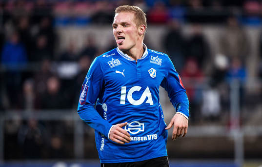 Gudjón Baldvinsson, Halmstad, räcker ut tungan