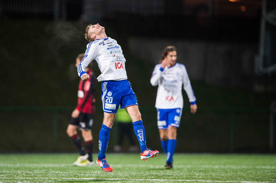 Värnamos kapten, Freddy Winst jublar ut sin glädje på