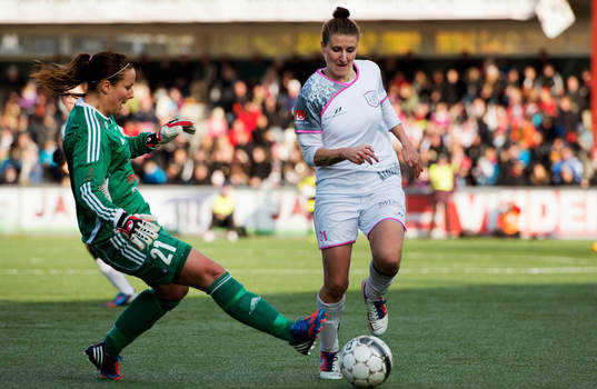 Carola Söberg, målvakt, Tyresö, missar och Anja Mittag,