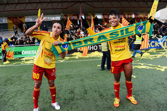 Marta Vieira da Silva och Elaine Moura jublar