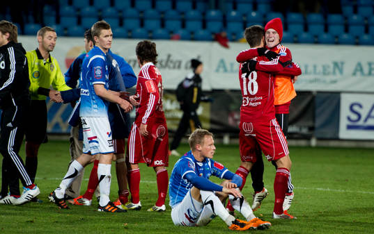 deppande spelare i Trelleborg, i Degerfors jublar man
