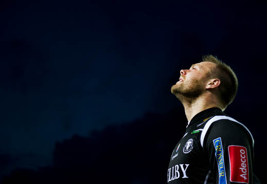 Fredrik Persson, målvakt Trelleborg, deppar och gråter