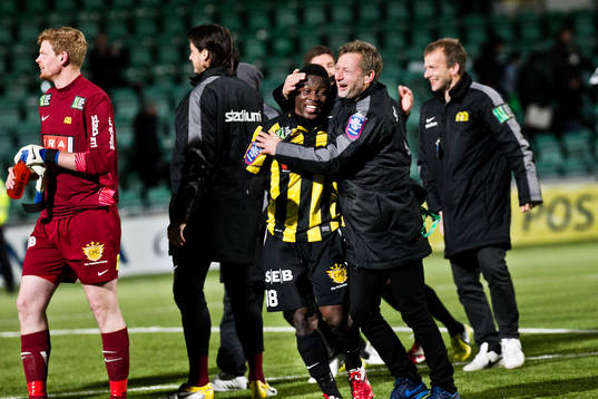 Häckens #18 Waris Majeed och tränaren Peter Gerhardsson