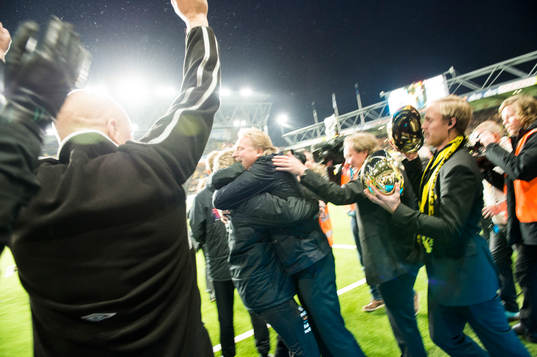 Gjädje, Jörgen Lennartsson, chefstränare kramar Peter