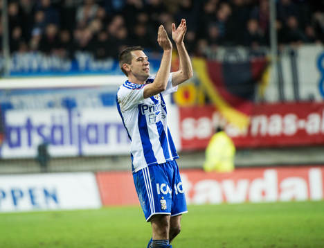 Stefan Selakovic, IFK Göteborg, tackar publiken när han