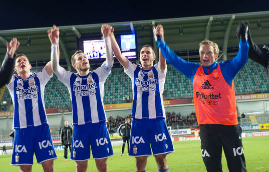 Stefan Selakovic, IFK Göteborg, tackar publiken