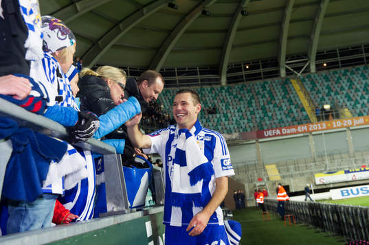 Stefan Selakovic, IFK Göteborg, tackar publiken