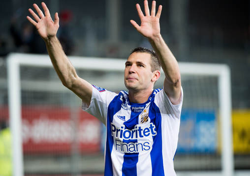 Stefan Selakovic, IFK Göteborg, tackar publiken