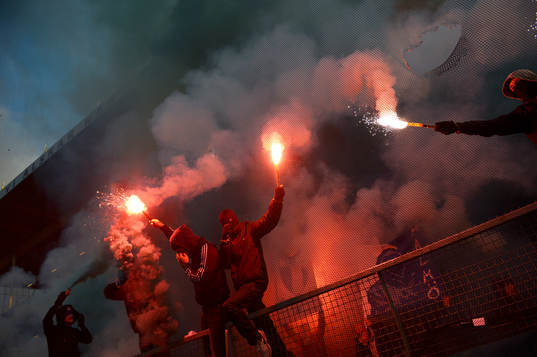 Folk i Malmö-klacken tände bengaleldar
