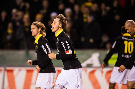 Viktor Lundberg, AIK, räcker ut tungan
