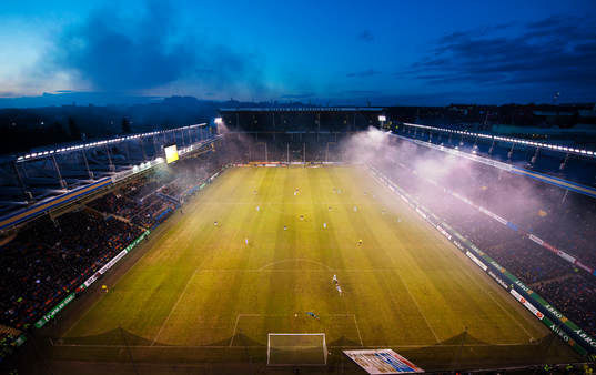 Ett skott går utanför Johan Dahlins, målvakt, Malmö FF,