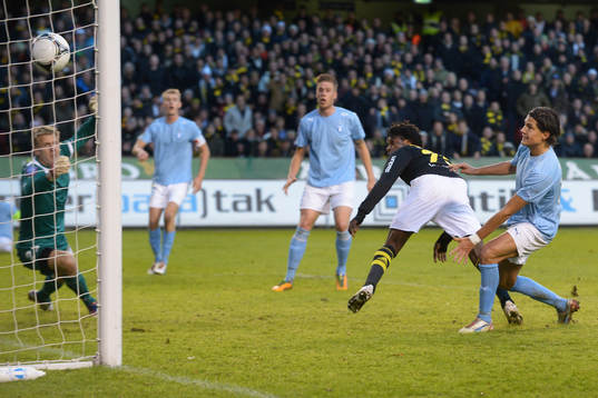 Mohamed Bangura, AIK gör 1-0 bakom Malmös Johan Dahlin