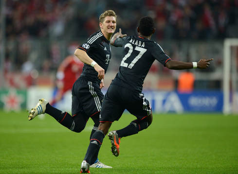 0 Jubel v.l. Torschuetze Bastian Schweinsteiger, David