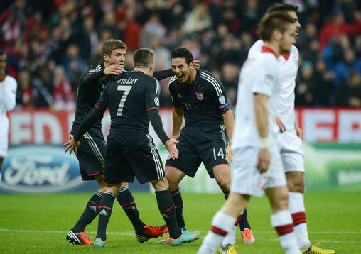 0 Jubel v.l Thomas Mueller, Franck Ribery, Torschuetze