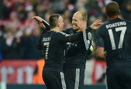 0 Jubel v.l. Franck Ribery, Torschuetze Arjen Robben
