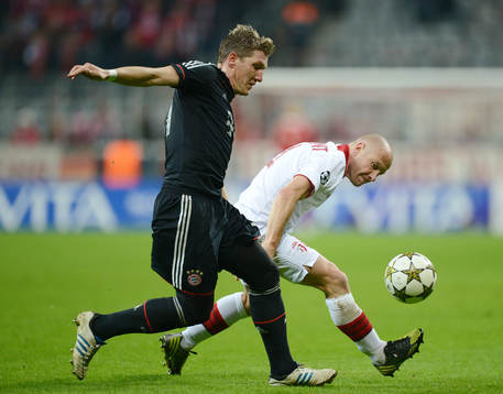 v.l. Bastian Schweinsteiger (Bayern), Florent Balmont