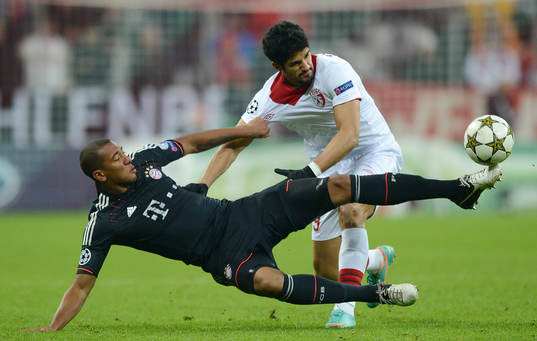 v.l. Jerome Boateng (Bayern), Tulio De Melo