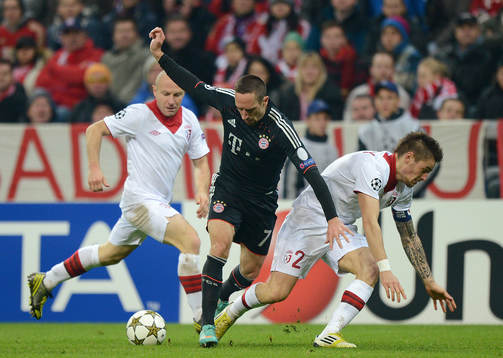 v.l. Florent Balmont, Franck Ribery (Bayern), Mathieu