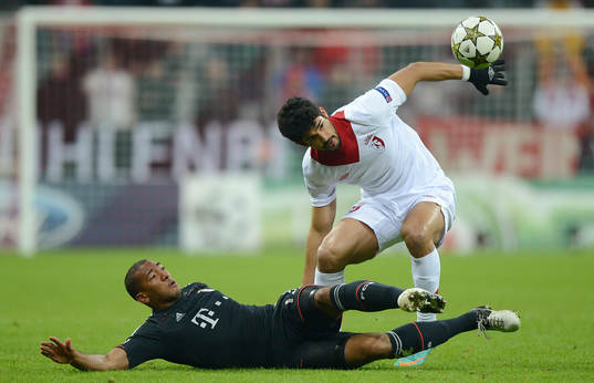 v.l. Jerome Boateng (Bayern), Tulio De Melo