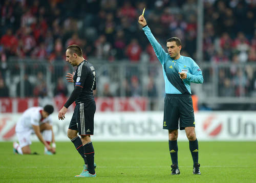 Franck Ribery (Bayern) meckert bei Auswechslung gegen