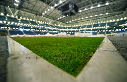 Det första gräset är lagt i Friends Arena