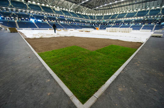 Det första gräset är lagt i Friends Arena
