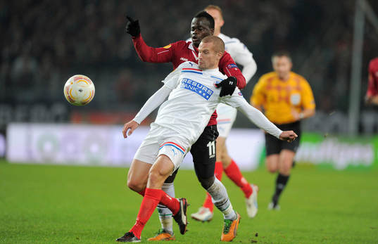 v.l. Didier Ya Konan (96), Christoffer Andersson