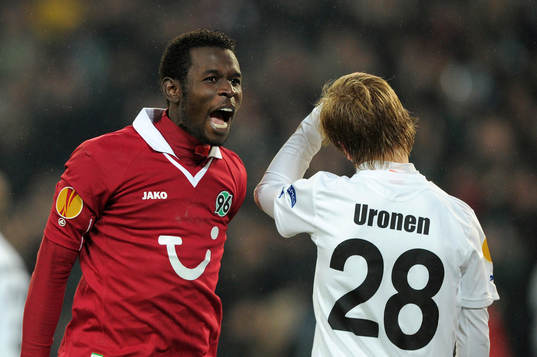 0 Jubel v.l. Torschuetze Mame Biram Diouf (96), Jere Uronen
