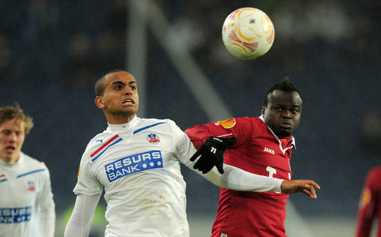 v.l. Walid Atta, Didier Ya Konan (96)