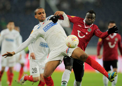 v.l. Walid Atta, Didier Ya Konan (96)