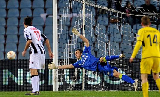 1:2 Tor durch Alexander Farnerud  gegen Torhueter Brkic