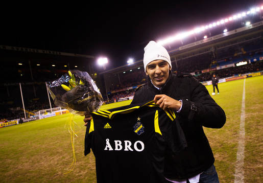 Nabil Bahoui presenterades i halvtid som ett av AIK:s