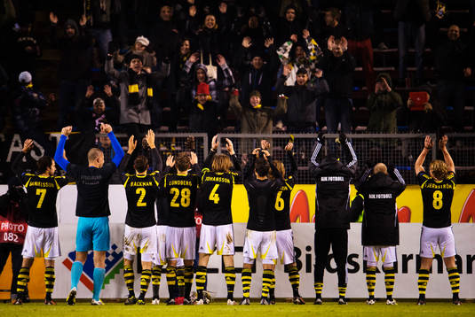 AIK-spelarna tackar klacken