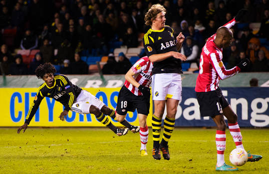 Mohamed Bangura, AIK, skjuter