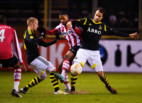 Daniel Gustavsson och Helgi Danielsson, AIK, stoppar